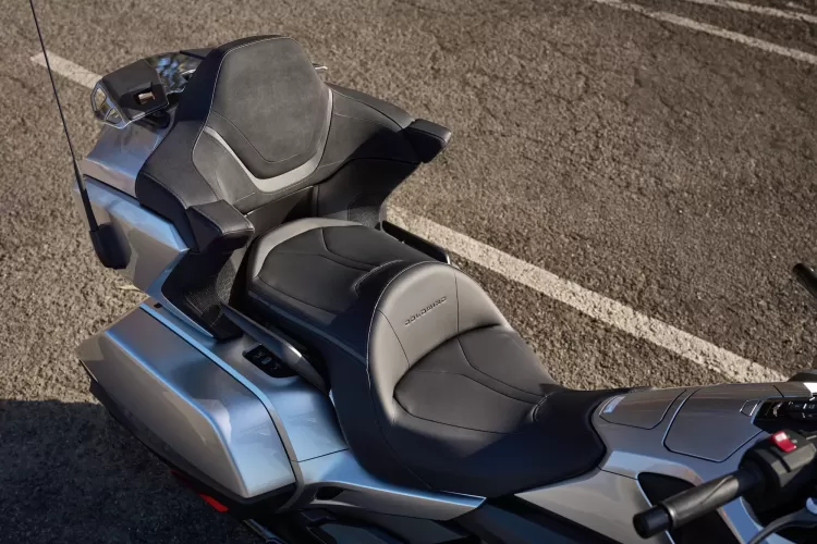 Gold Wing Tour Silver 2025 Action B